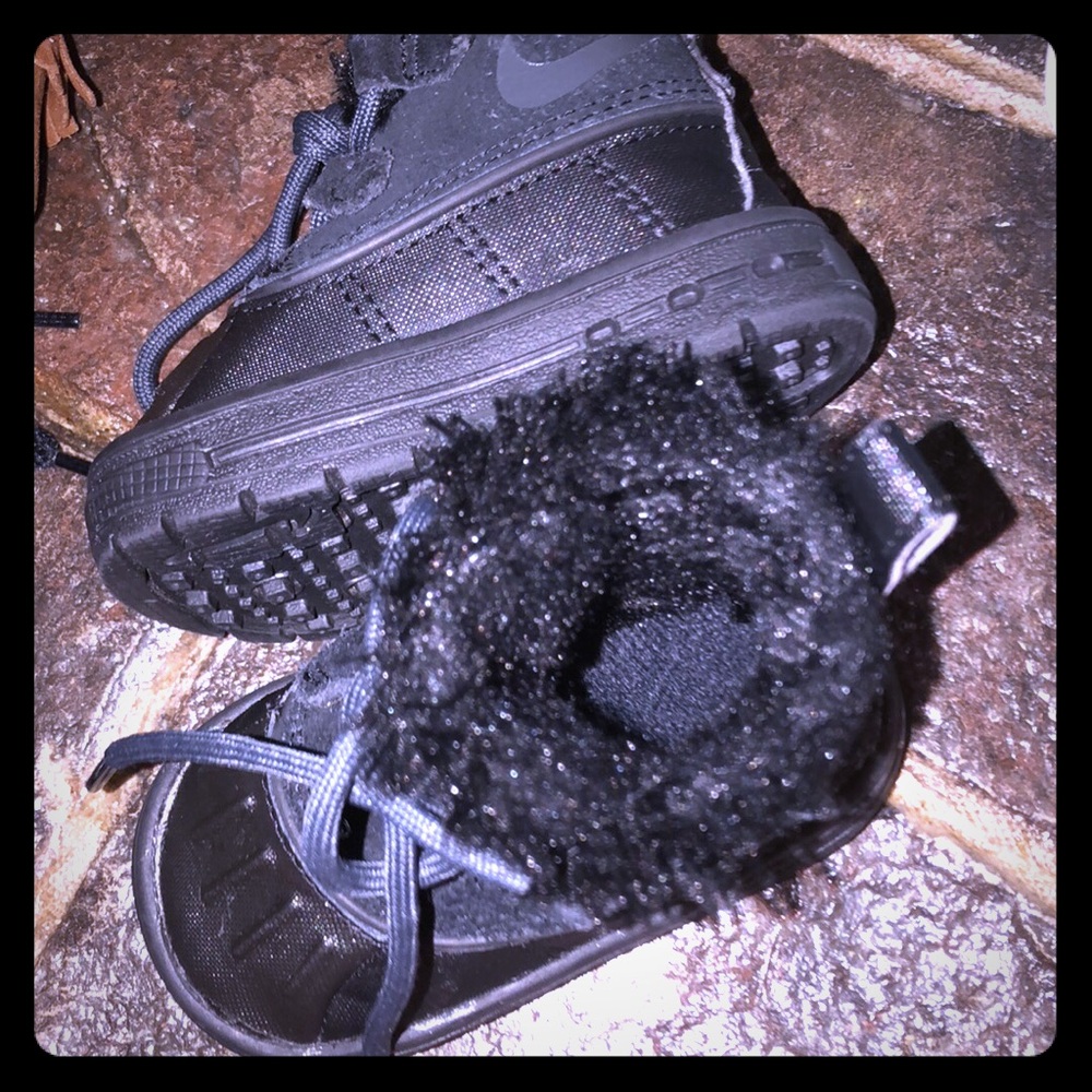 Nike snow boots